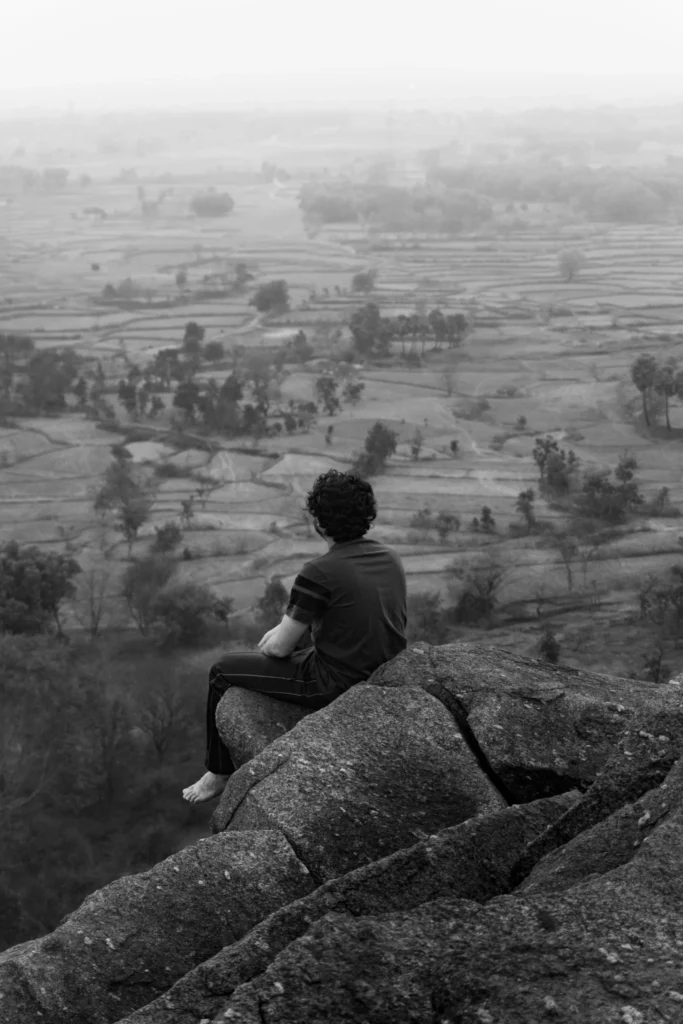 Moving on Shayari in Roman Hindi with English Translation